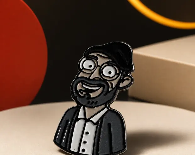 Pin metálico Rogelio